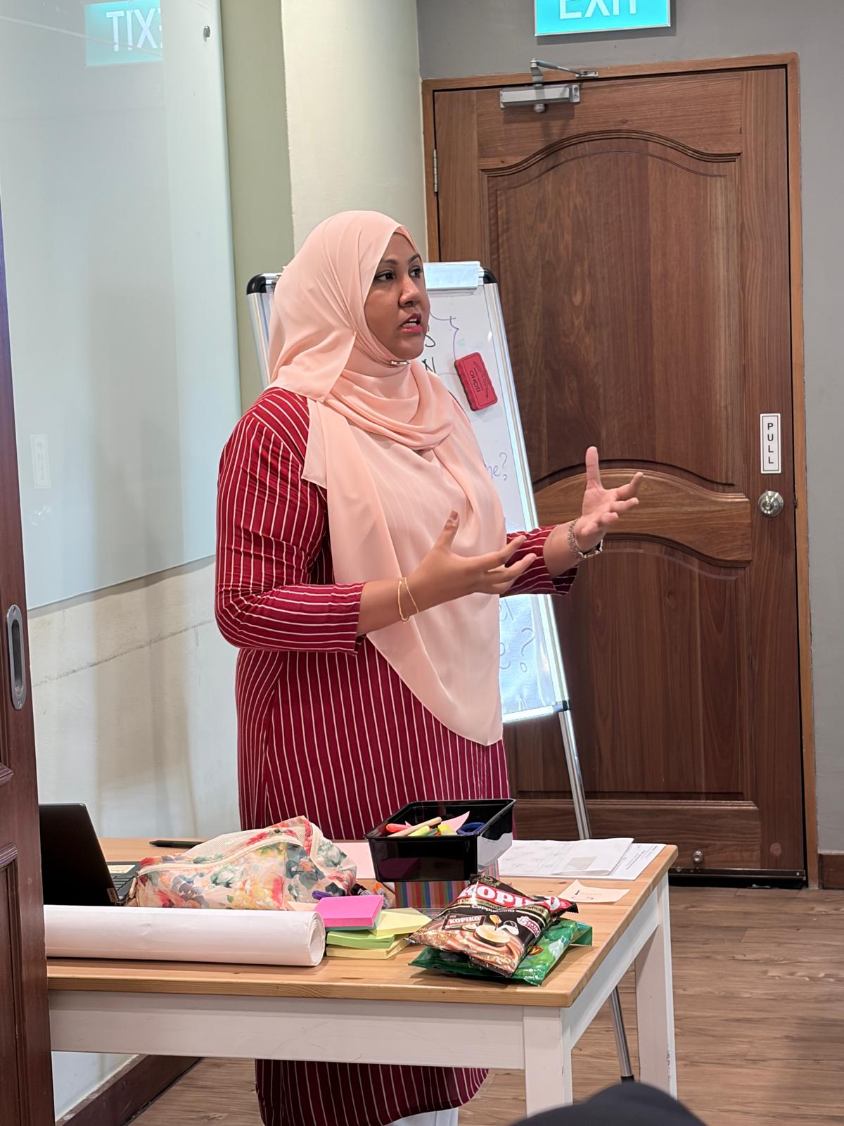 Aishah Hamid facilitating a leadership session